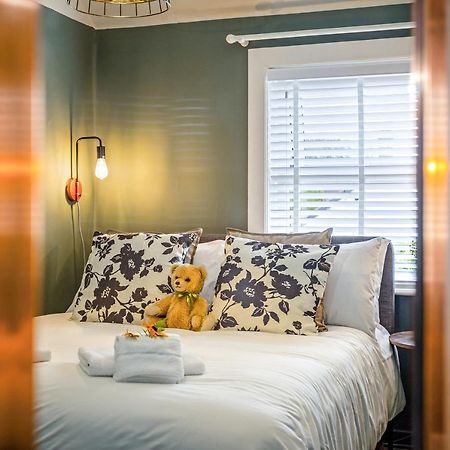 Stylish Romantic Country Escape Near Chester Christleton 外观 照片