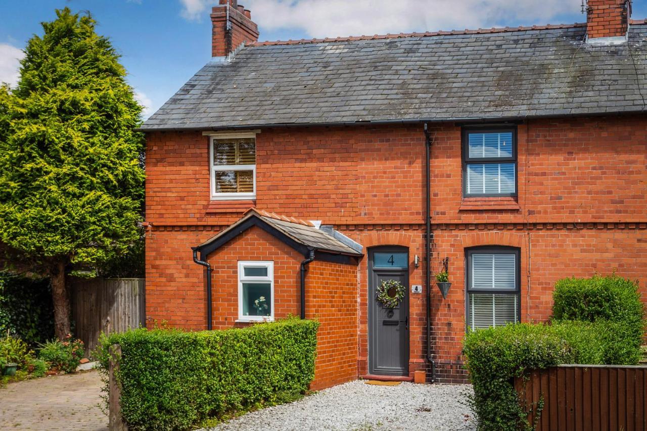 Stylish Romantic Country Escape Near Chester Christleton 外观 照片
